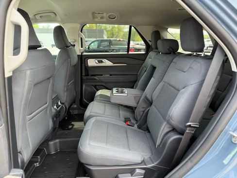 Used 2025 Ford Explorer Active AWD/4WD image 17