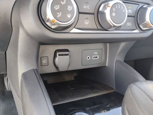 New 2025 Nissan Versa SV w/ Trunk Package FWD image 16