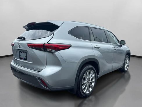 Used 2021 Toyota Highlander Limited image 10