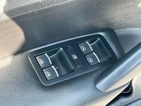 Used 2013 Volkswagen Passat 2.5 SE FWD image 25