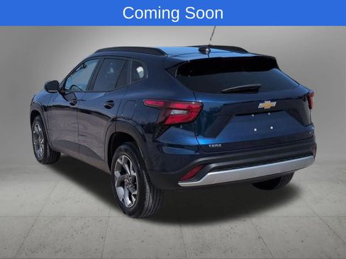 Used 2024 Chevrolet Trax LT w/ Driver Confidence Package FWD image 4