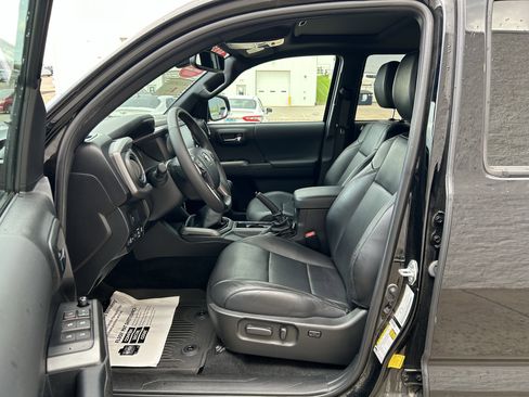 Certified 2023 Toyota Tacoma TRD Off-Road w/ TRD Premium Off Road Package AWD/4WD image 13