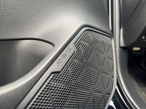 Used 2022 Toyota RAV4 SE image 20