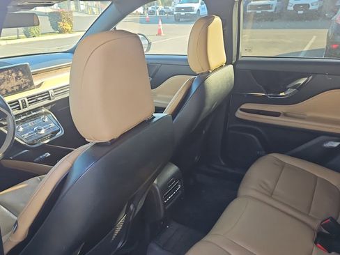 Used 2022 Lincoln Corsair Reserve w/ Equipment Group 201A image 11