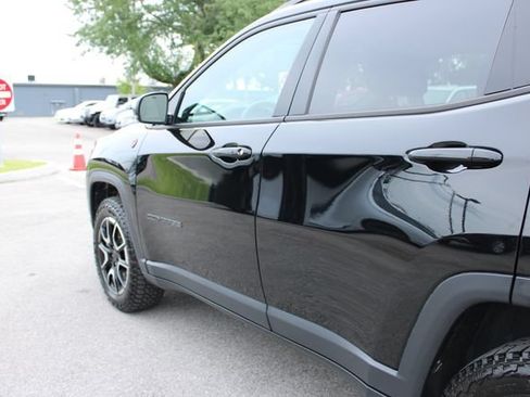 Used 2025 Jeep Compass Trailhawk AWD/4WD image 45