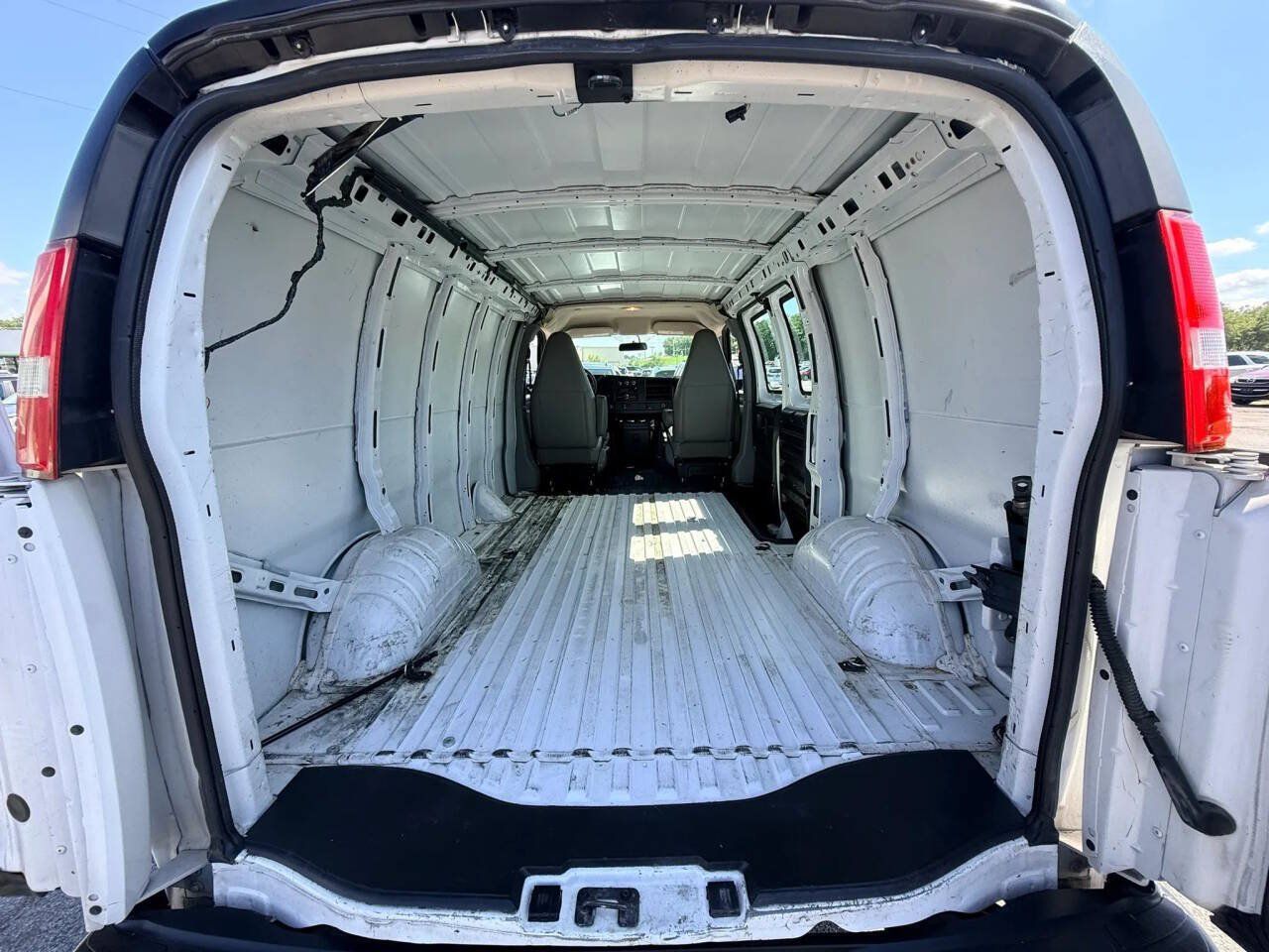 Used 2018 Chevrolet Express 2500 w/ Driver Convenience Package RWD image 18