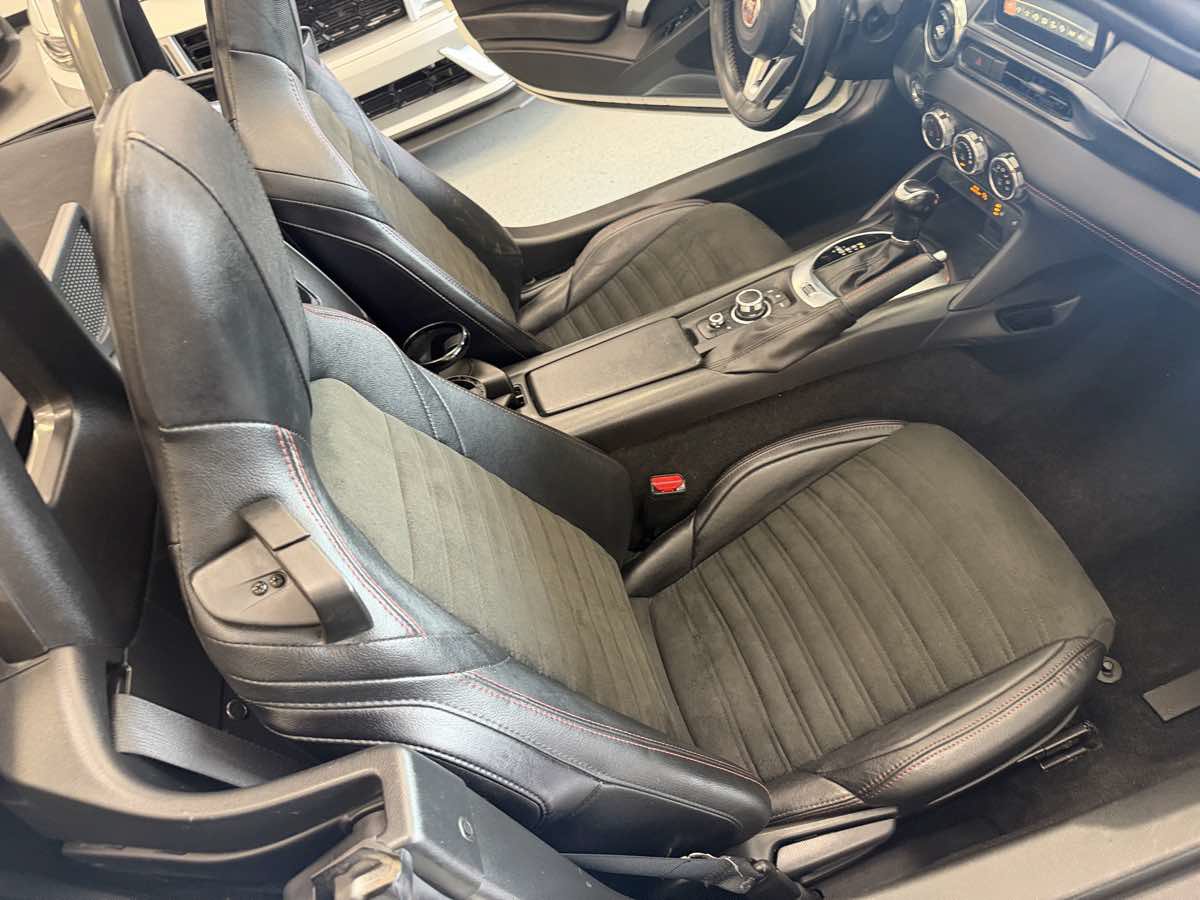 Used 2017 FIAT 124 Spider Abarth RWD image 19