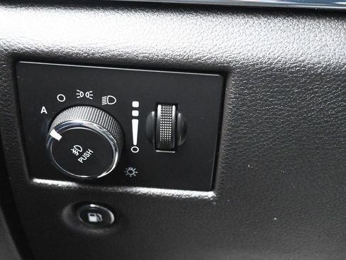 Used 2019 Jeep Grand Cherokee Limited image 20