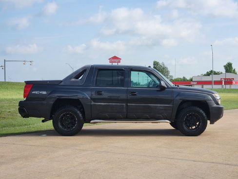 Used 2005 Chevrolet Avalanche LT w/ Preferred Equipment Group AWD/4WD image 7