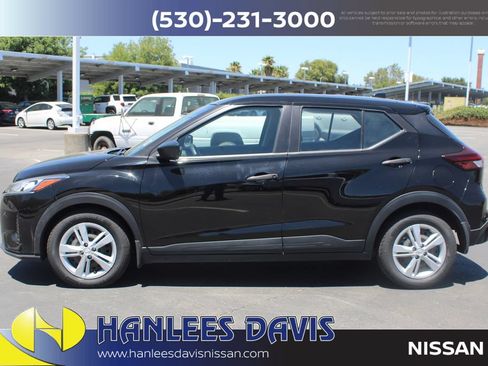 Used 2022 Nissan Kicks S FWD image 2