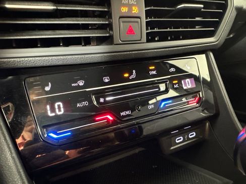 Used 2025 Volkswagen Jetta Sport image 25