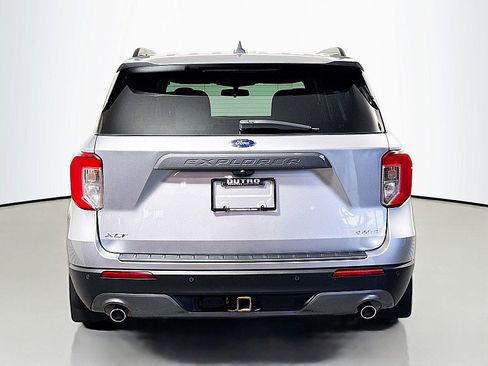 Used 2022 Ford Explorer XLT w/ Equipment Group 202A image 6