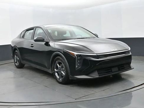 Used 2025 Kia K4 FWD image 2