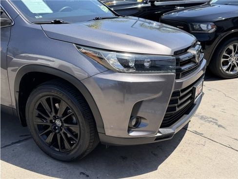 Used 2019 Toyota Highlander SE FWD image 7