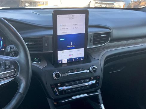 Used 2020 Ford Explorer Platinum w/ Premium Technology Package image 5