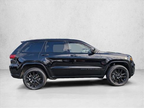 Used 2021 Jeep Grand Cherokee Laredo X AWD/4WD image 4