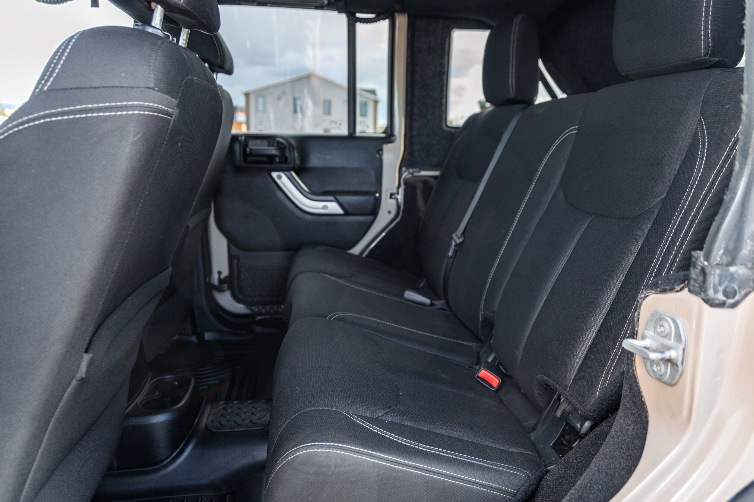 Used 2016 Jeep Wrangler Unlimited Rubicon AWD/4WD image 12