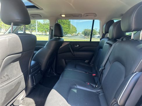 Used 2023 INFINITI QX80 Premium Select w/ All-Season Package RWD image 16