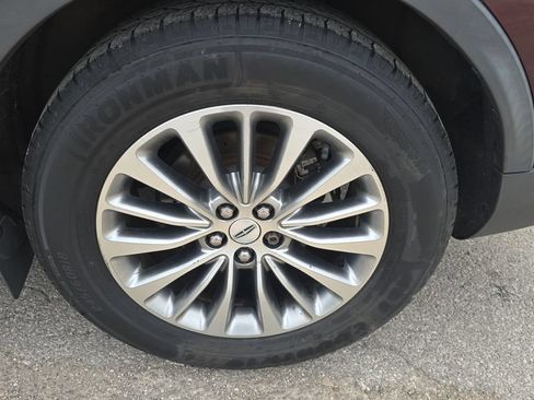 Used 2017 Lincoln MKX Select w/ Select Plus Package FWD image 26