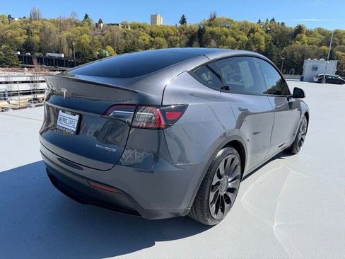 Used 2023 Tesla Model Y Performance image 3