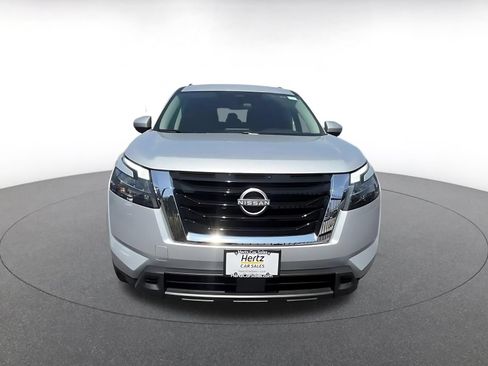 Used 2025 Nissan Pathfinder SV FWD image 4