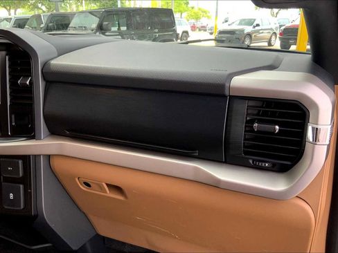 Used 2021 Ford F150 XLT image 18