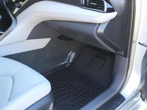 Used 2023 Toyota Camry XLE image 37