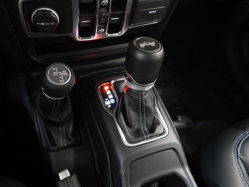 Used 2024 Jeep Wrangler High Altitude AWD/4WD image 22