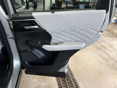 Used 2024 Mitsubishi Outlander SEL AWD/4WD image 29