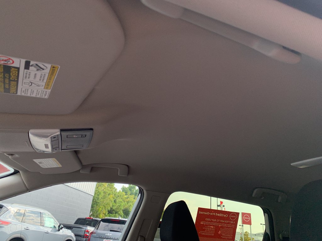 Certified 2025 Nissan Rogue SV FWD image 22