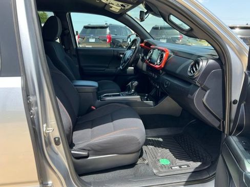 Used 2020 Toyota Tacoma TRD Off-Road AWD/4WD image 36