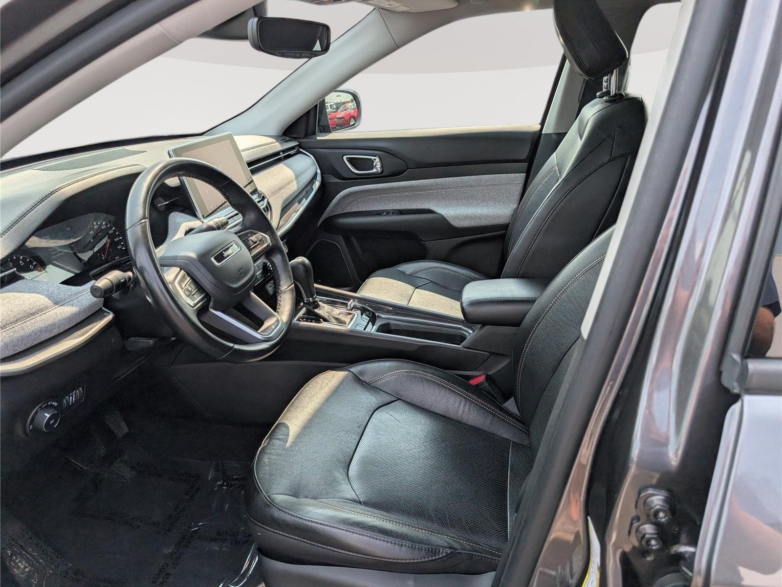 Used 2022 Jeep Compass Latitude w/ Sun and Sound Group AWD/4WD image 15