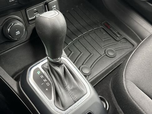 Used 2020 Jeep Renegade Sport image 29