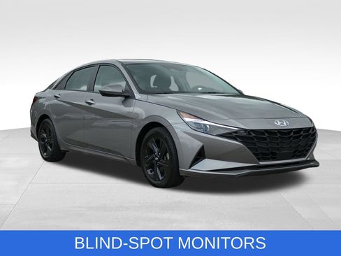 Used 2021 Hyundai Elantra SEL w/ Convenience Package FWD image 16