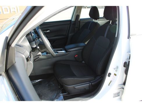 Used 2024 Nissan Sentra SV image 11