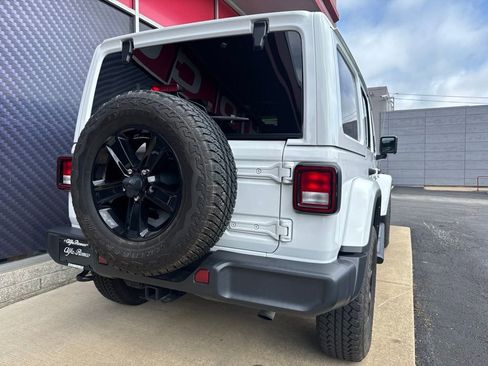 Used 2023 Jeep Wrangler Unlimited Sahara AWD/4WD image 7