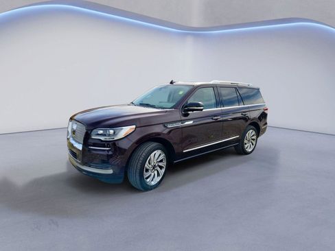 Used 2024 Lincoln Navigator Premiere image 4