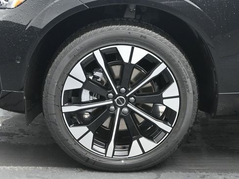 New 2026 Volvo XC60 B5 Plus w/ Protection Package Premier AWD/4WD image 29