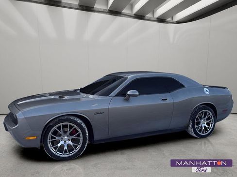 Used 2010 Dodge Challenger SE image 1