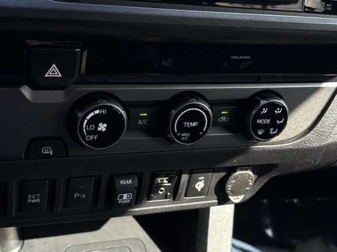 Used 2018 Toyota Tacoma TRD Sport w/ Technology Package RWD image 21