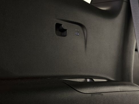 Used 2025 GMC Acadia AT4 w/ Luxury Package image 31