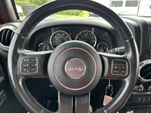 Used 2015 Jeep Wrangler Unlimited Sahara w/ Dual Top Group AWD/4WD image 22
