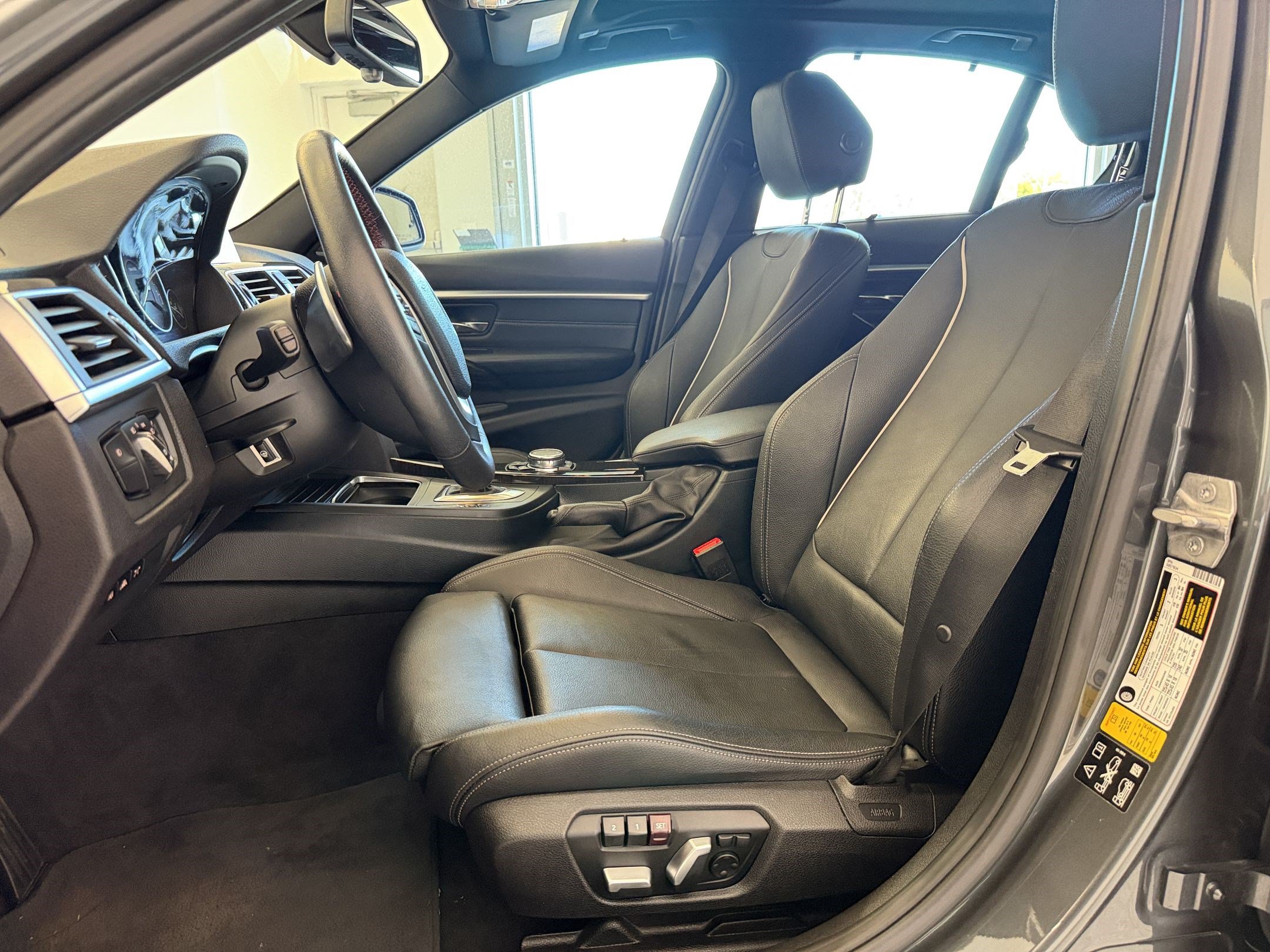Used 2016 BMW 340i xDrive Sedan AWD/4WD image 5