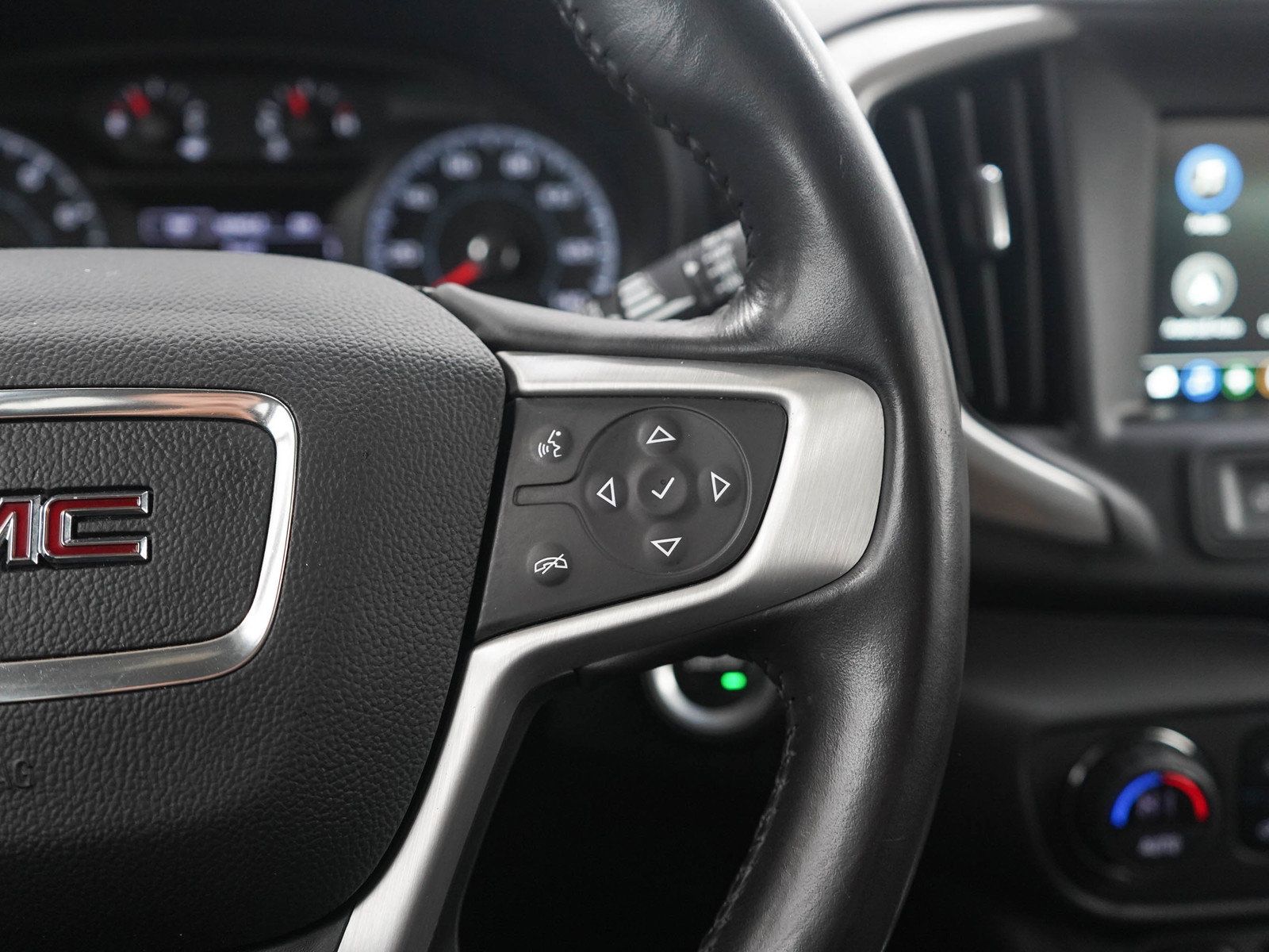 Used 2018 GMC Terrain SLE w/ Driver Convenience Package AWD/4WD image 26