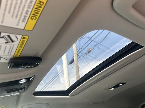 Used 2024 Kia Seltos SX w/ SX Sunroof Package image 11