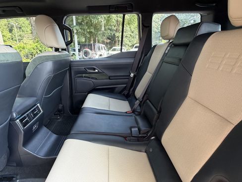 Used 2025 Lexus GX 550 AWD/4WD image 32
