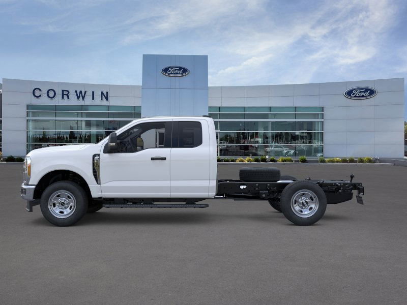 New 2025 Ford F350 4x4 SuperCab Super Duty image 4