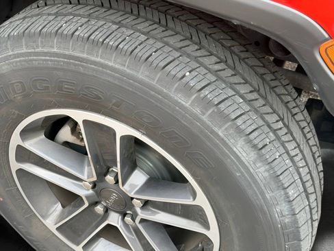 Used 2023 Jeep Wrangler Sahara image 26