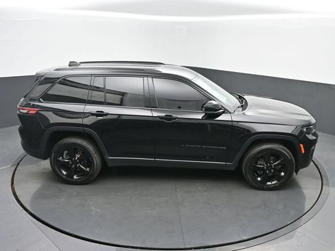 Used 2023 Jeep Grand Cherokee Altitude AWD/4WD image 40