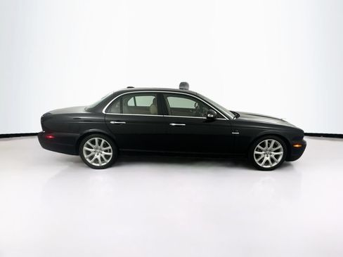Used 2009 Jaguar XJ8 RWD image 4